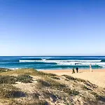 The Far End Surf House - Surf & Yoga Holidays * 로리냐