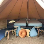 The Far End Surf House - Surf & Yoga Holidays B&B 로리냐