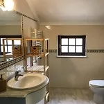 The Far End Surf House - Surf & Yoga Holidays * 로리냐