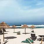 The Far End Surf House - Surf & Yoga Holidays B&B 로리냐