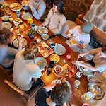 The Far End Surf House - Surf & Yoga Holidays B&B 로리냐