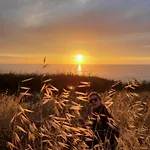 The Far End Surf House - Surf & Yoga Holidays B&B 로리냐