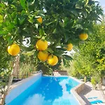 The Far End Surf House - Surf & Yoga Holidays 로리냐