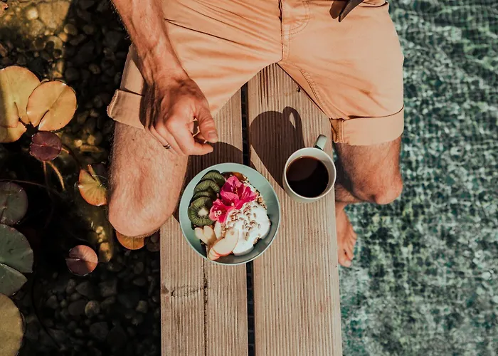 The Far End Surf House - Surf & Yoga Holidays Frühstückspension