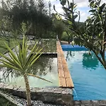 فندق مبيت وإفطار The Far End Surf House - Surf & Yoga Holidays لورينها
