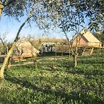 فندق مبيت وإفطار The Far End Surf House - Surf & Yoga Holidays لورينها