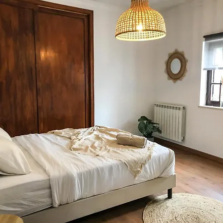 The Far End Surf House - Surf & Yoga Holidays Bed and breakfast *