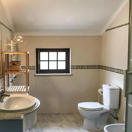 The Far End Surf House - Surf & Yoga Holidays Couette-café Lourinhã