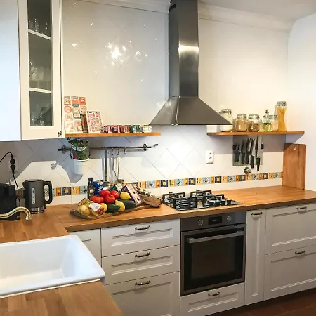 The Far End Surf House - Surf & Yoga Holidays Bed and breakfast