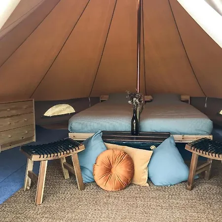 The Far End Surf House - Surf & Yoga Holidays Bed and breakfast Lourinhã