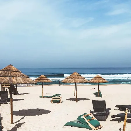 The Far End Surf House - Surf & Yoga Holidays Couette-café Lourinhã