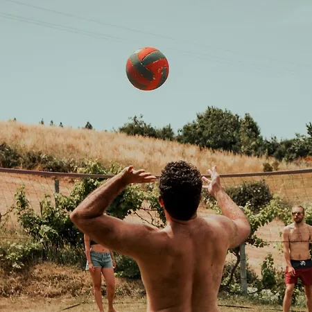 The Far End Surf House - Surf & Yoga Holidays Bed and breakfast Lourinhã