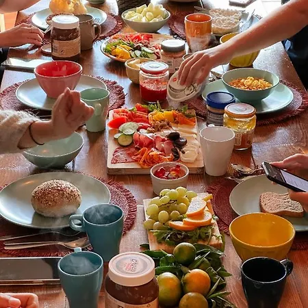 The Far End Surf House - Surf & Yoga Holidays Couette-café