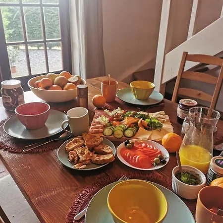 The Far End Surf House - Surf & Yoga Holidays Bed and breakfast Lourinhã