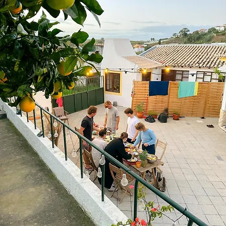 The Far End Surf House - Surf & Yoga Holidays Bed and breakfast