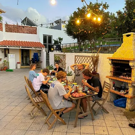 The Far End Surf House - Surf & Yoga Holidays Couette-café Lourinhã