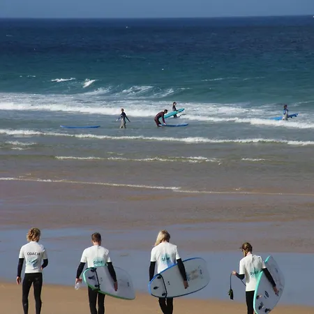 The Far End Surf House - Surf & Yoga Holidays Bed and breakfast