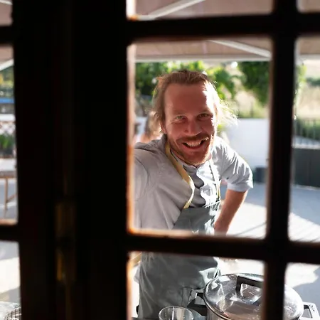 The Far End Surf House - Surf & Yoga Holidays Lourinhã