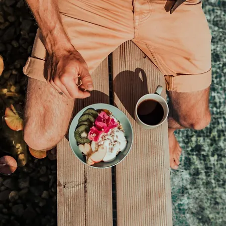 The Far End Surf House - Surf & Yoga Holidays Bed and breakfast