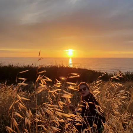 The Far End Surf House - Surf & Yoga Holidays Bed and breakfast Lourinhã