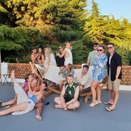 The Far End Surf House - Surf & Yoga Holidays Bed and breakfast Lourinhã