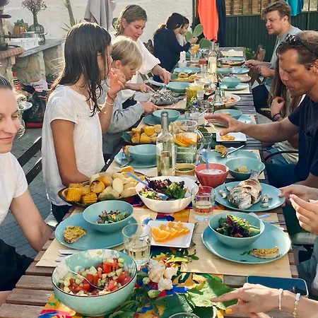 Couette-café The Far End Surf House - Surf & Yoga Holidays *