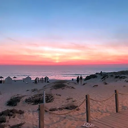 The Far End Surf House - Surf & Yoga Holidays فندق مبيت وإفطار