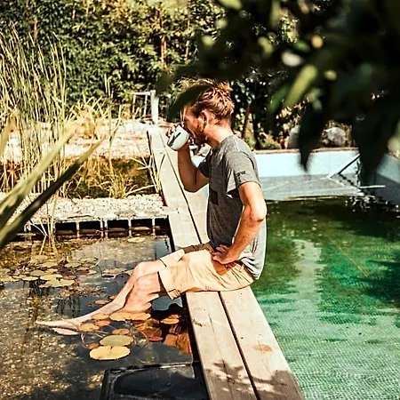 The Far End Surf House - Surf & Yoga Holidays فندق مبيت وإفطار
