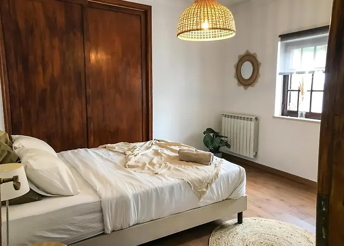 The Far End Surf House - Surf & Yoga Holidays Bed & Breakfast *