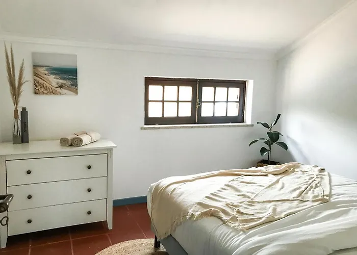 The Far End Surf House - Surf & Yoga Holidays Bed & Breakfast Lourinha (Lisbon)