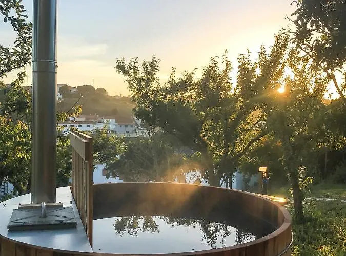 The Far End Surf House - Surf & Yoga Holidays Bed & Breakfast