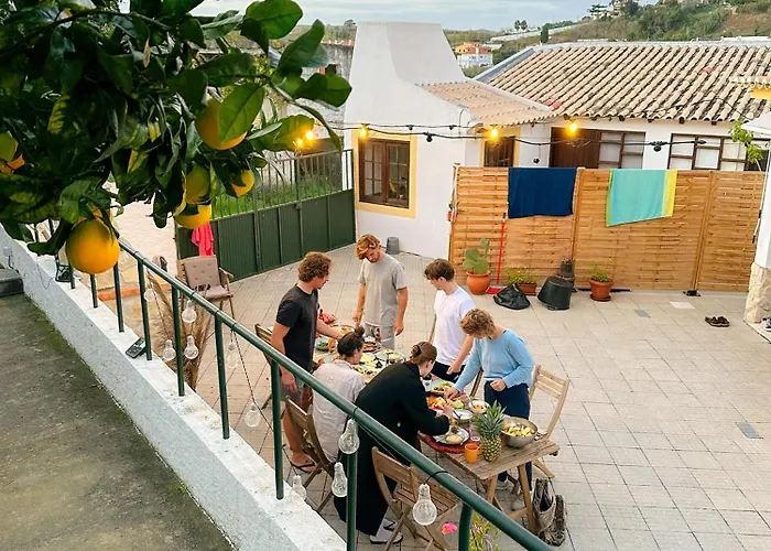 The Far End Surf House - Surf & Yoga Holidays Bed & Breakfast