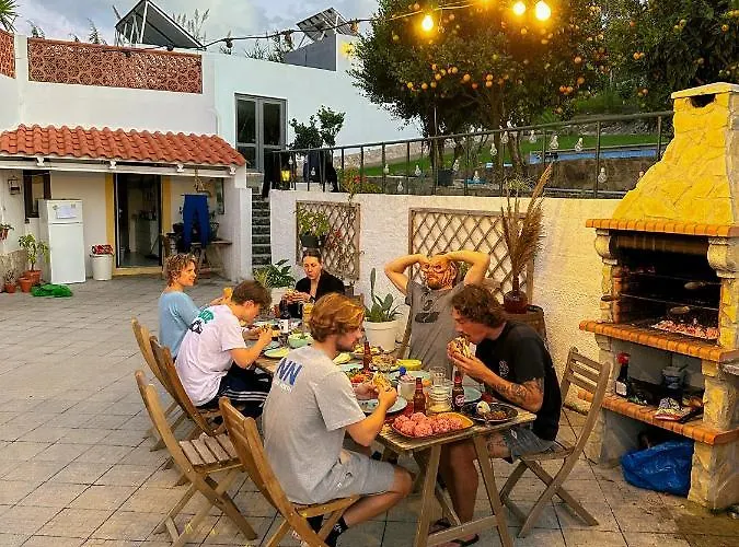 The Far End Surf House - Surf & Yoga Holidays Bed & Breakfast Lourinha (Lisbon)